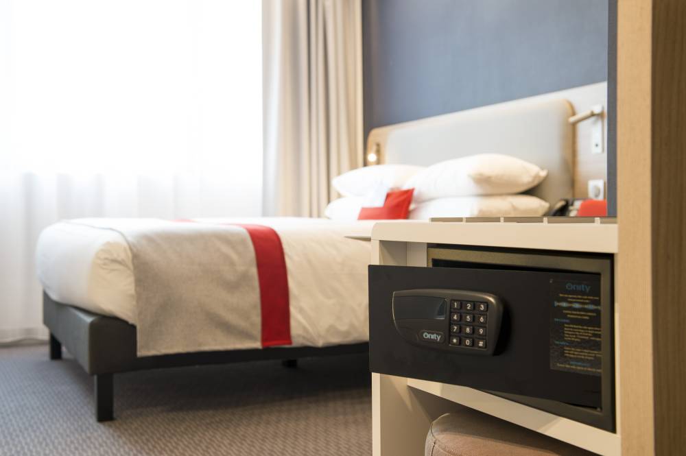 Holiday Inn Exp Cdg Airport 2