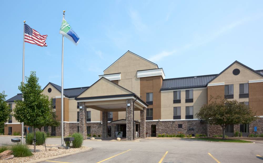 Holiday Inn Exp Cedar Rapids 8