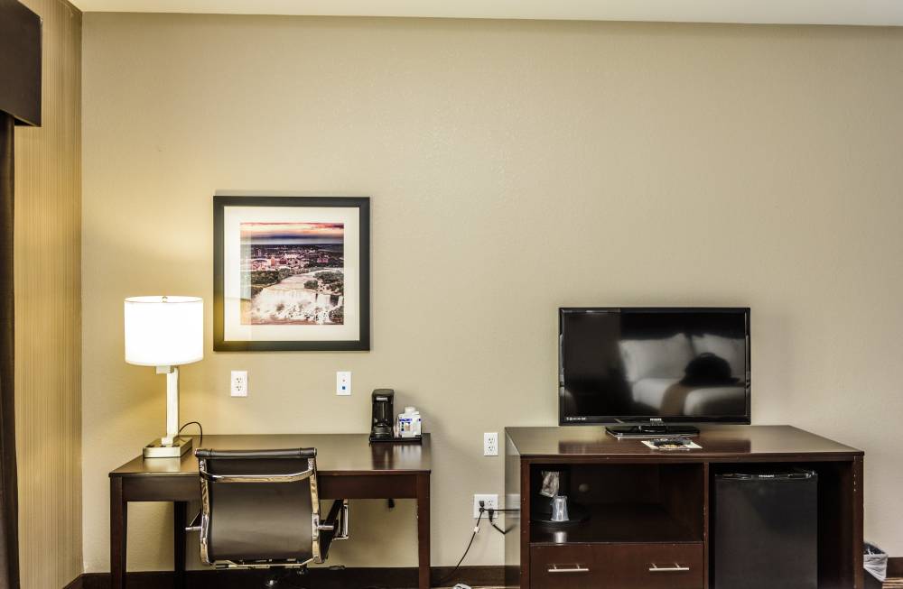 Holiday Inn Exp Cheektowaga Ne 3