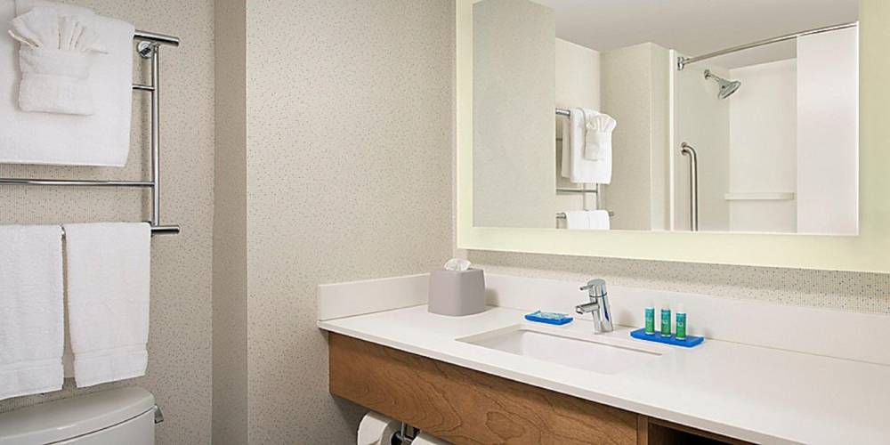 Holiday Inn Exp Chesapeake 3