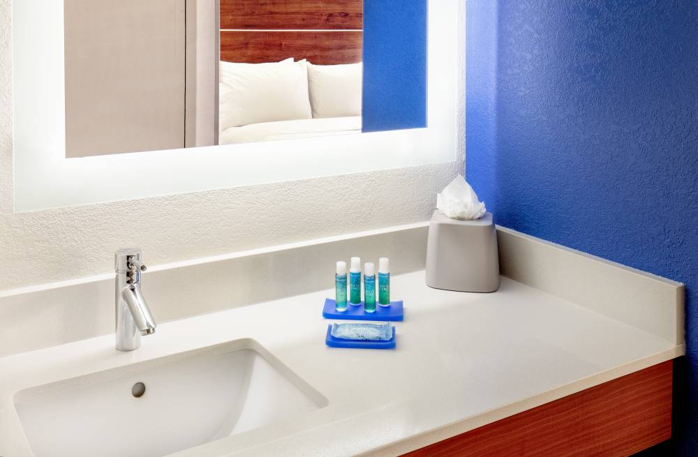 Holiday Inn Exp Chesapeake 4