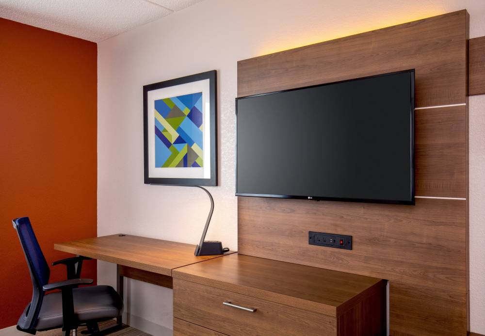 Holiday Inn Exp Chesapeake 7