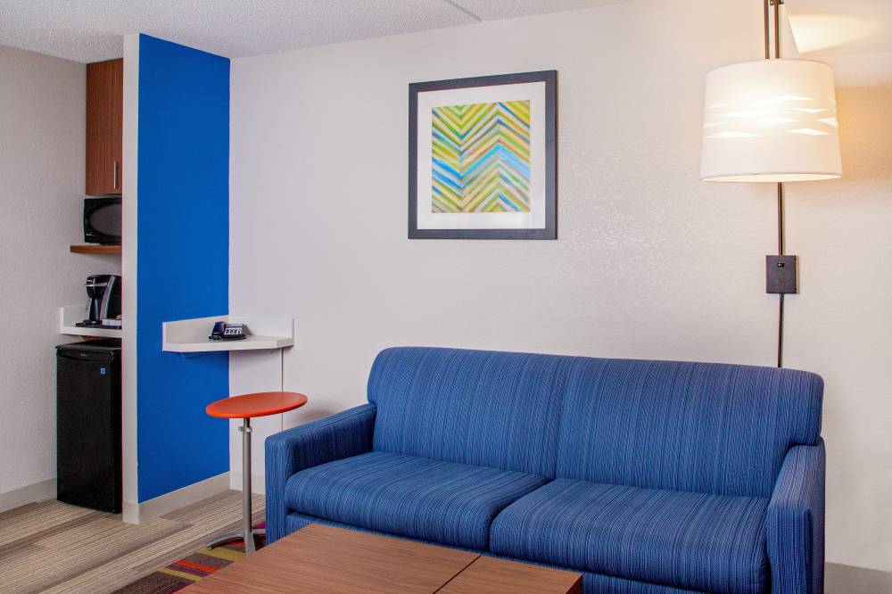 Holiday Inn Exp Chesapeake 2