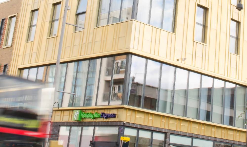 Holiday Inn Exp Ealing By Ihg 8