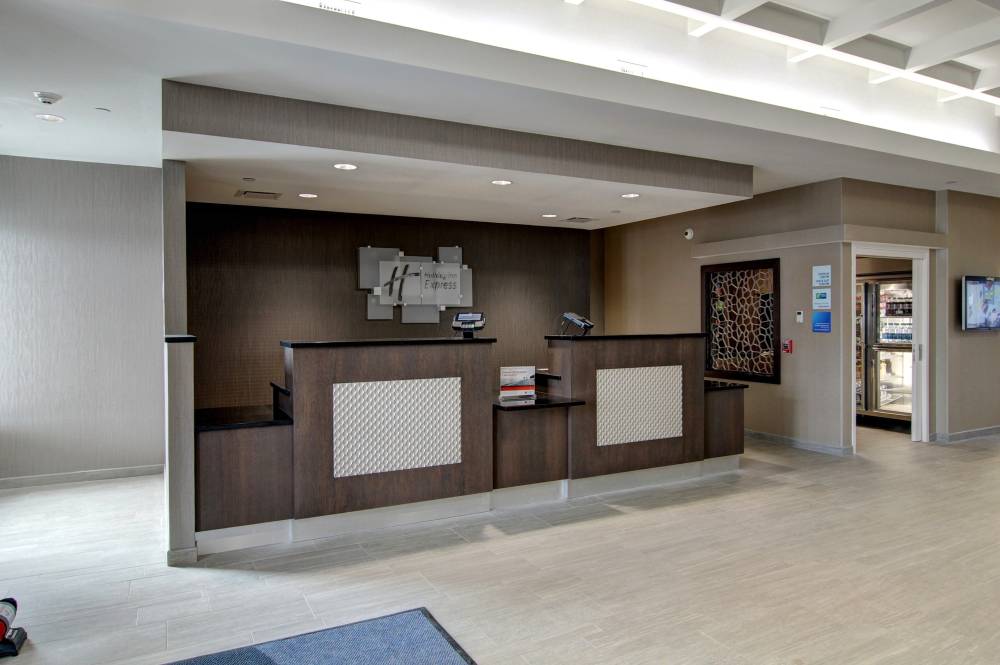 Holiday Inn Exp Fargo Sw 6