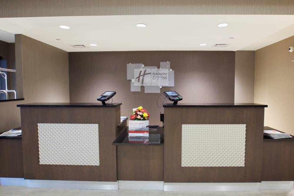 Holiday Inn Exp Fargo Sw 3