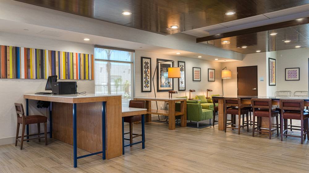 Holiday Inn Exp Fullerton Anahe 6