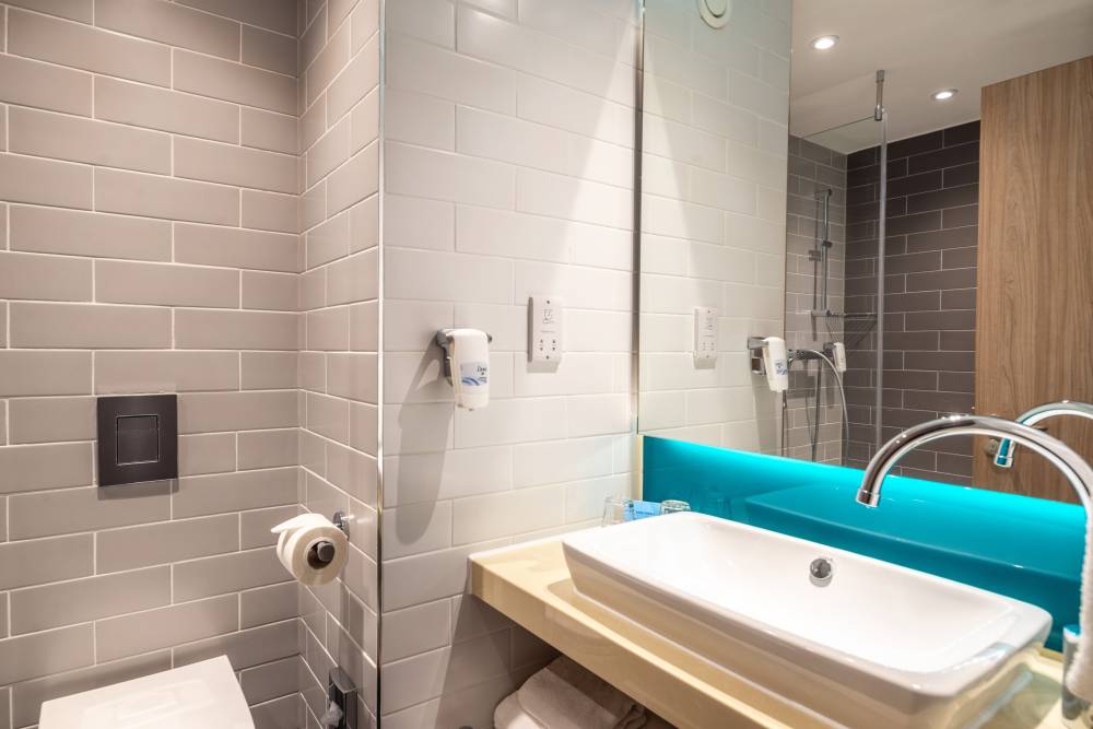 Holiday Inn Exp Heathrow T4 2