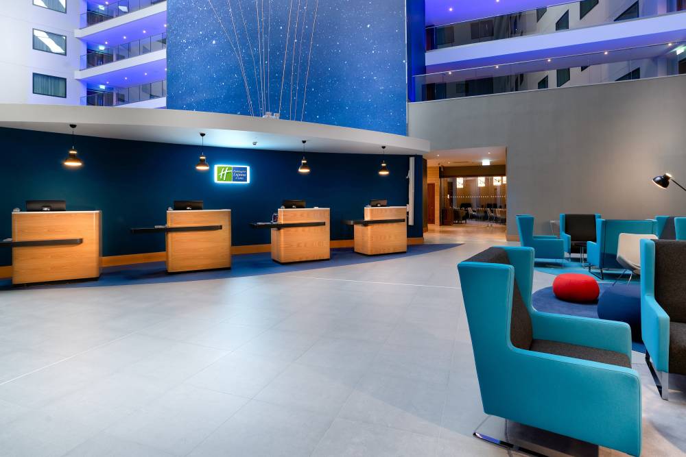 Holiday Inn Exp Heathrow T4 9