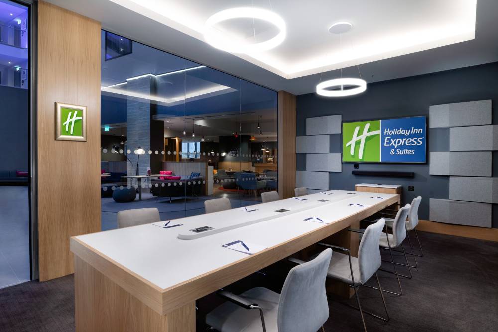 Holiday Inn Exp Heathrow T4 4