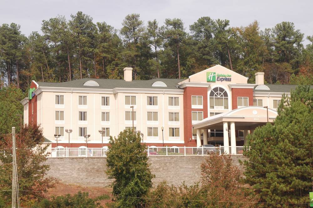 Holiday Inn Exp Htls And Stes 10