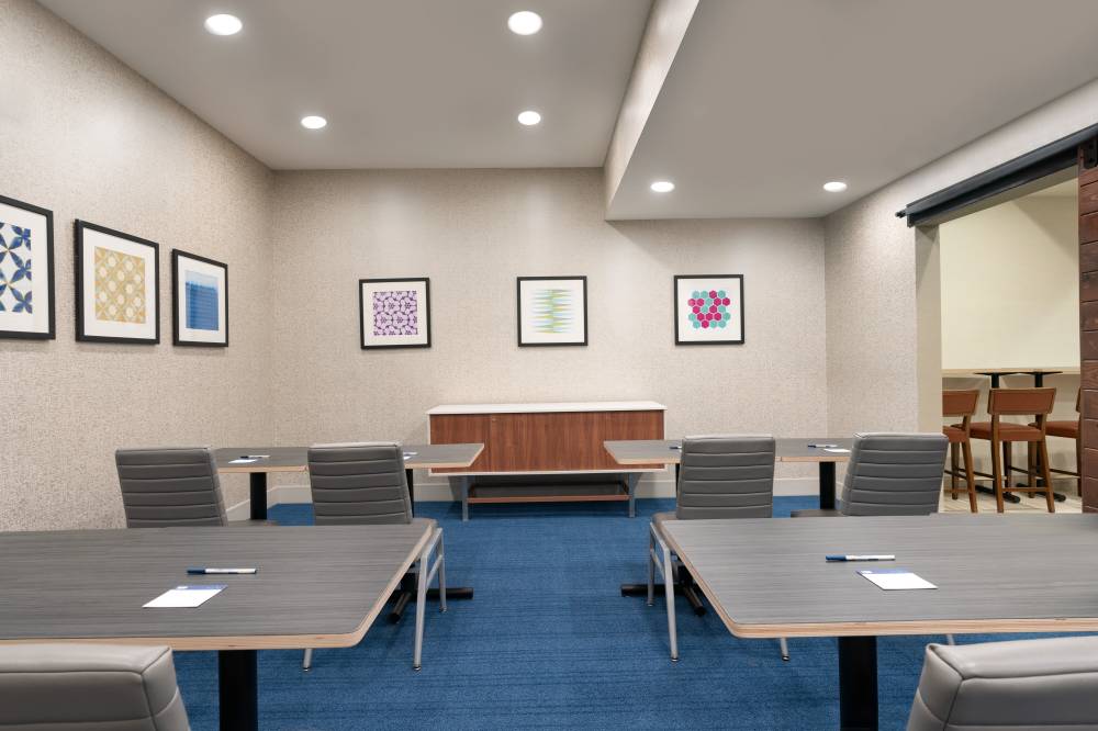 Holiday Inn Exp Jfk Airtrain 7