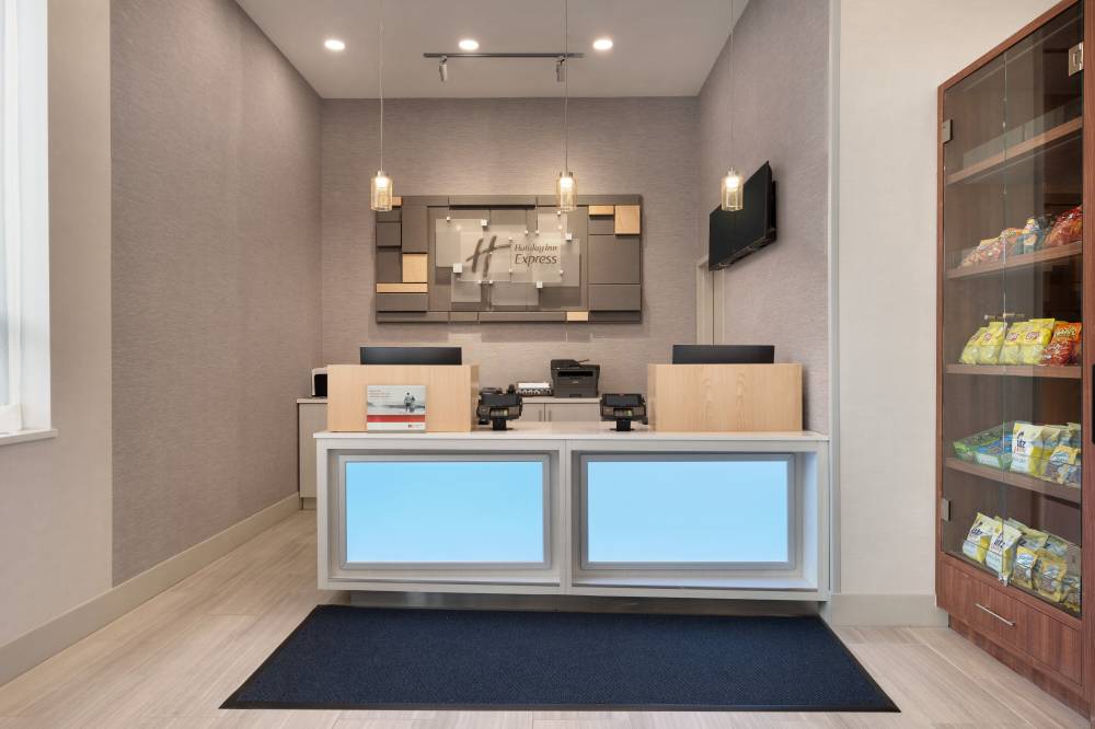 Holiday Inn Exp Jfk Airtrain 9