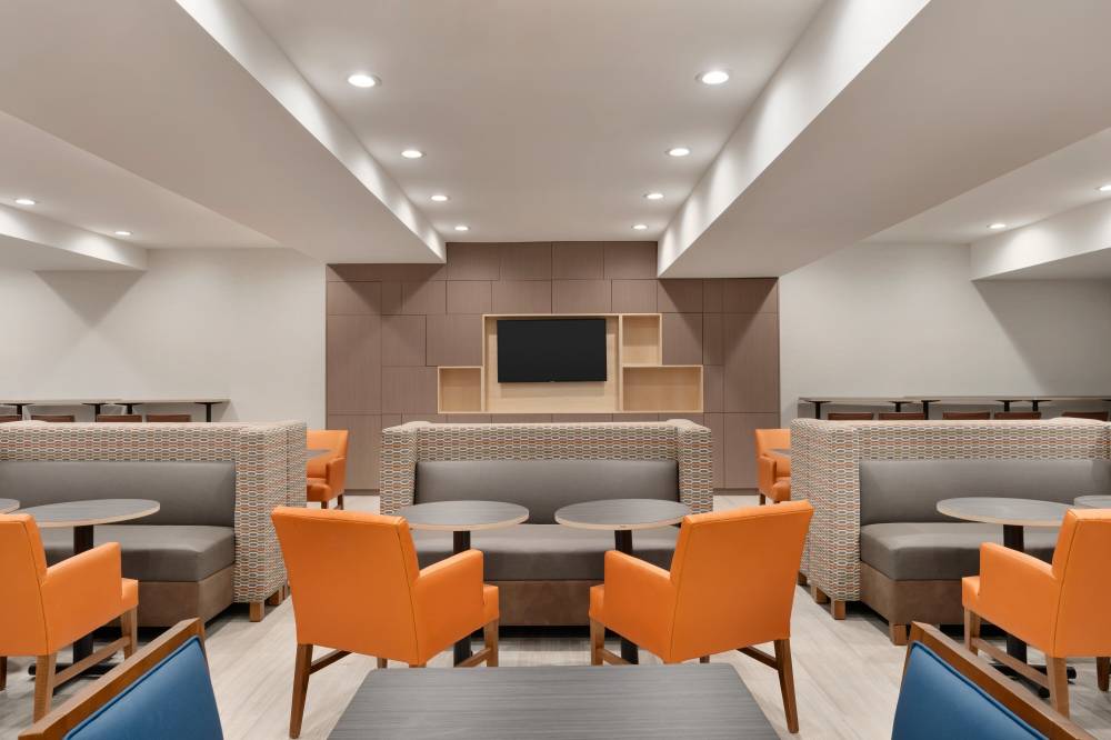 Holiday Inn Exp Jfk Airtrain 8