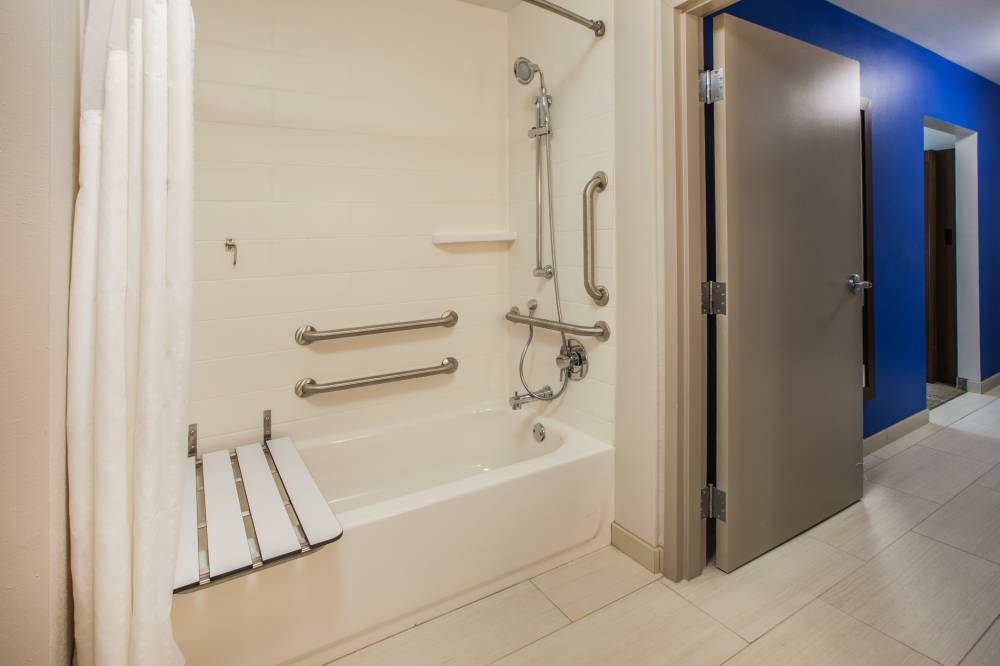 Holiday Inn Exp Jfk Airtrain 3