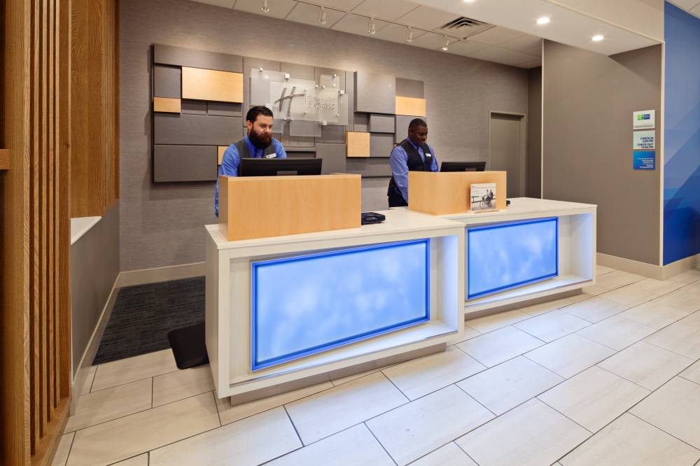 Holiday Inn Exp Lax Airport 3