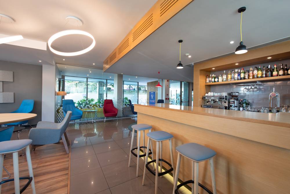 Holiday Inn Exp Lisbon Airport 3