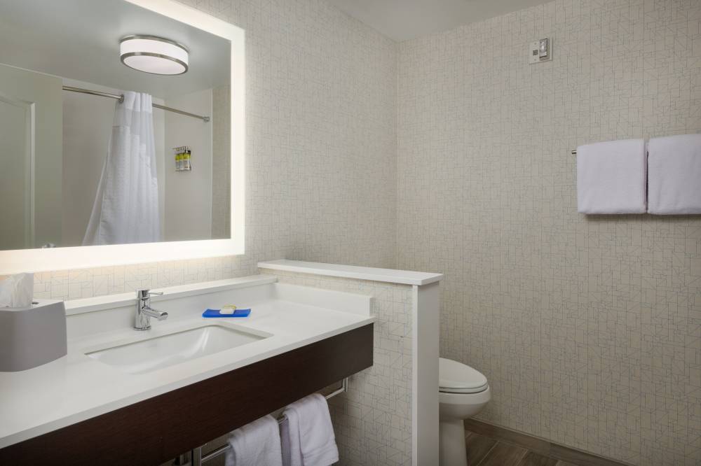 Holiday Inn Exp Lockport 3