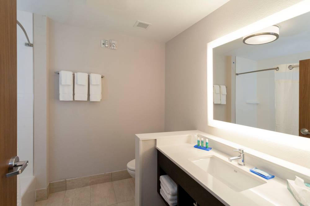 Holiday Inn Exp Lockport 2