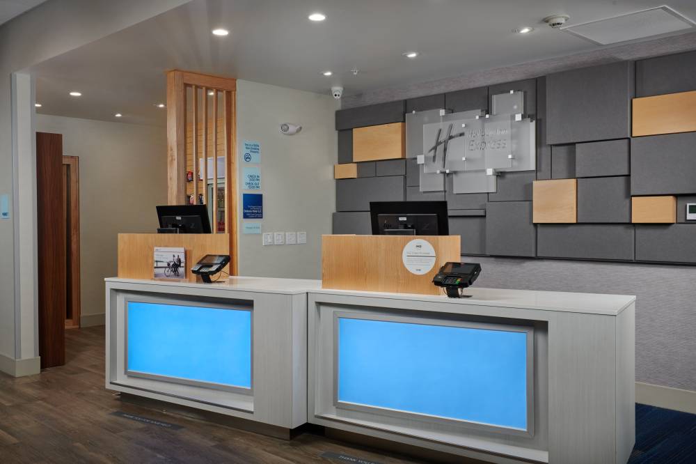 Holiday Inn Exp Lockport 10