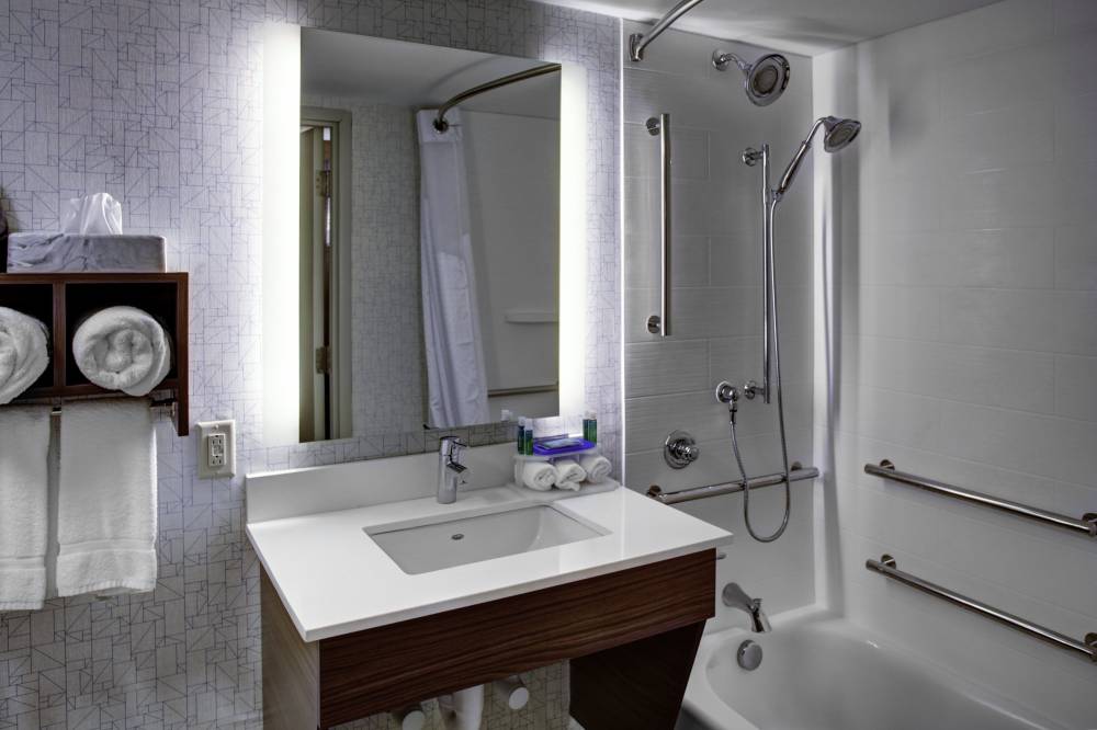 Holiday Inn Exp Mechanicsville 2