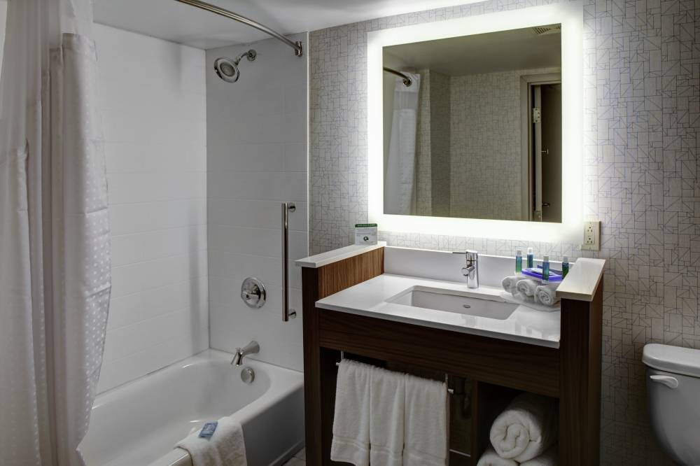 Holiday Inn Exp Mechanicsville 3