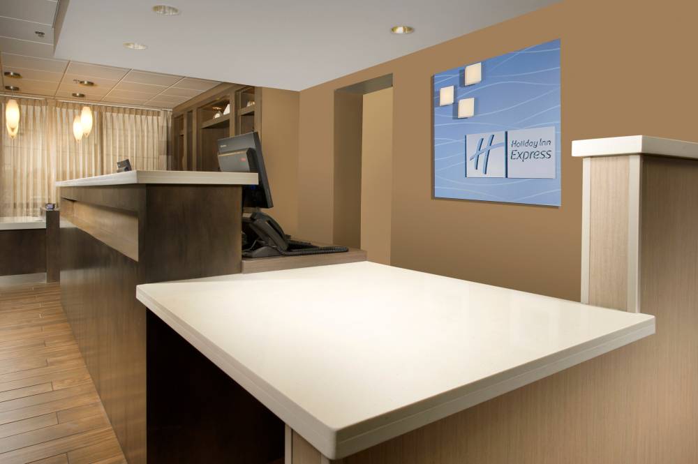 Holiday Inn Exp North Woburn 4