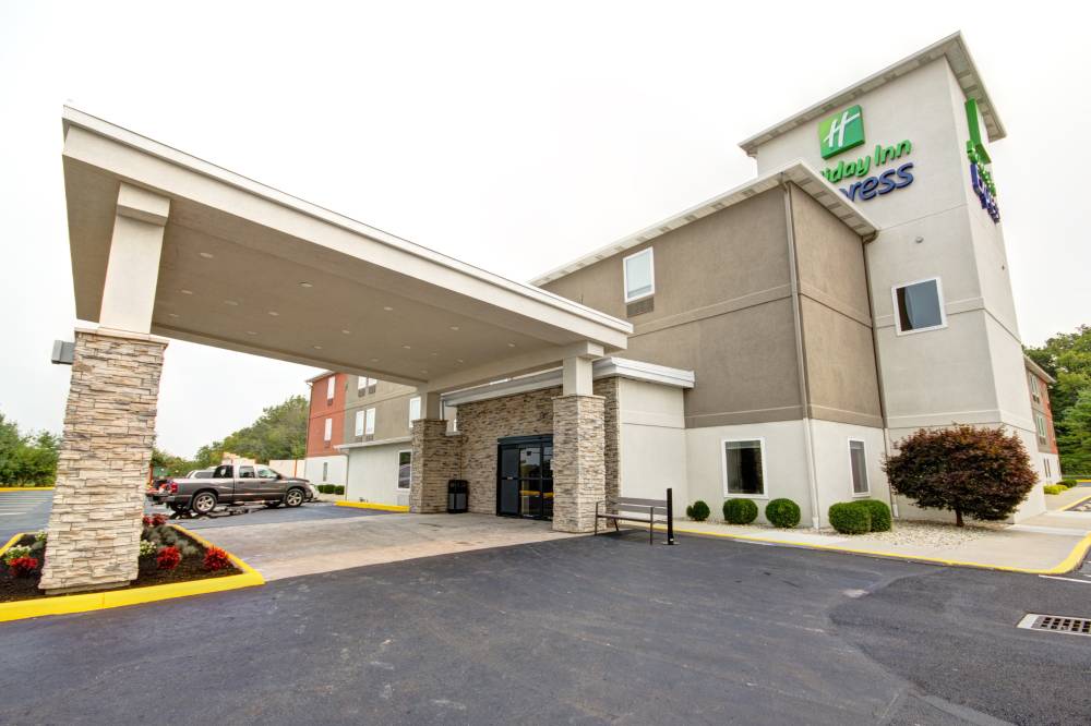 Holiday Inn Exp Obetz 2