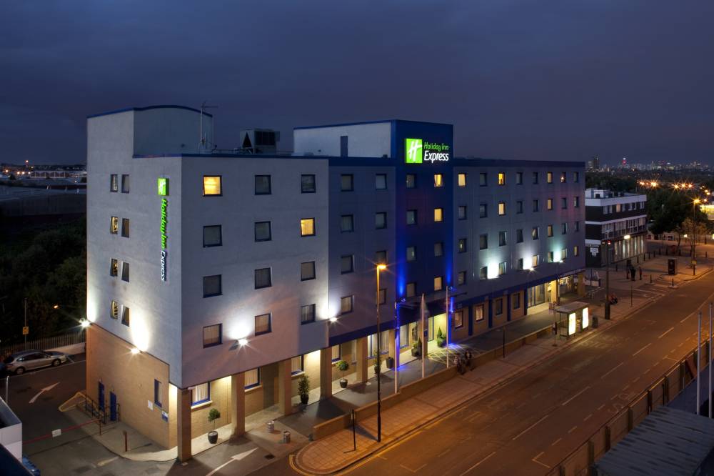 Holiday Inn Exp Park Royal By Ihg 6