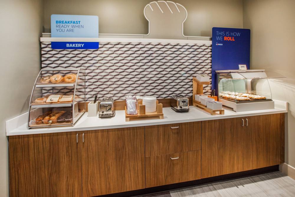 Holiday Inn Exp Sites Silicon Valley 10
