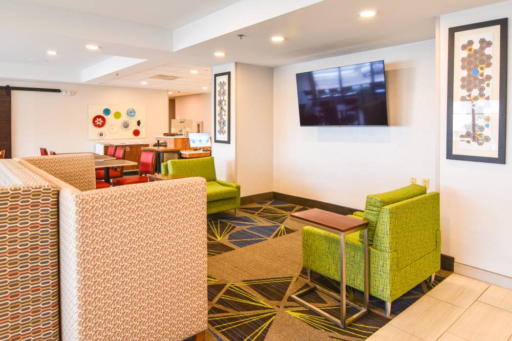 Holiday Inn Exp South 8
