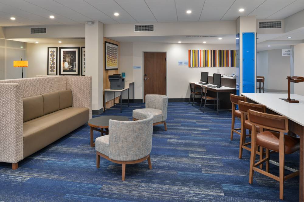 Holiday Inn Exp South Park 4