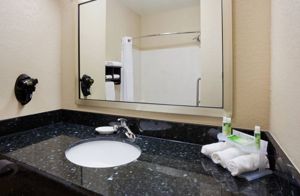 Holiday Inn Exp Stes Aberdeen 7