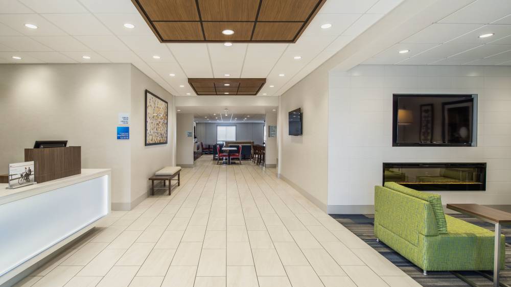 Holiday Inn Exp Stes Airdrie 9