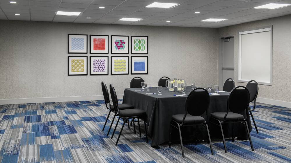 Holiday Inn Exp Stes Airdrie 6