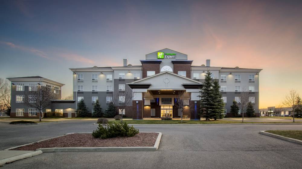 Holiday Inn Exp Stes Airdrie 3