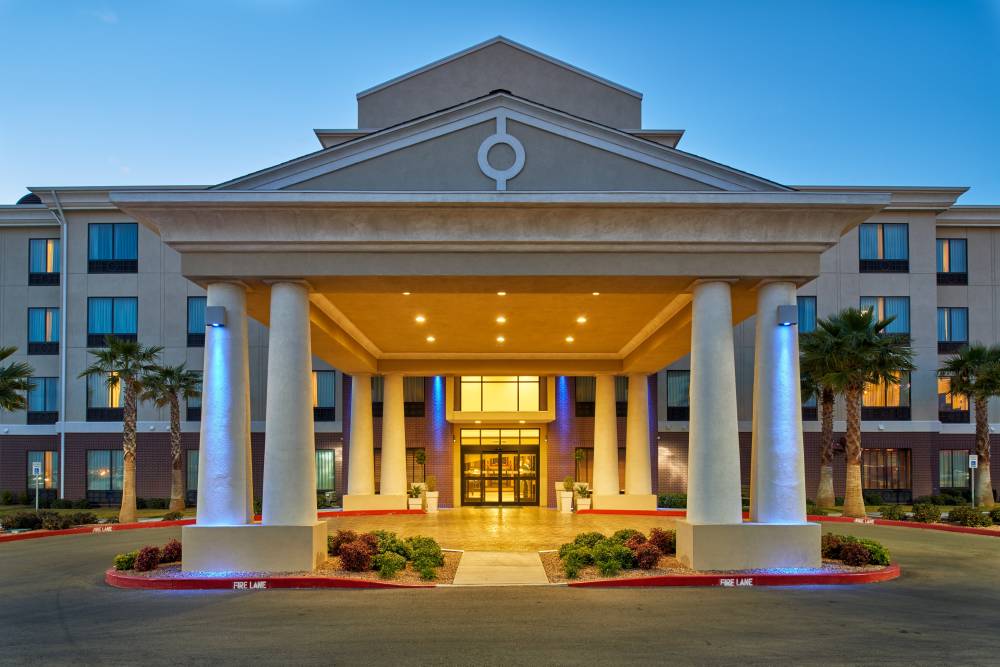The breathtaking entrance to our Holiday Inn Expre