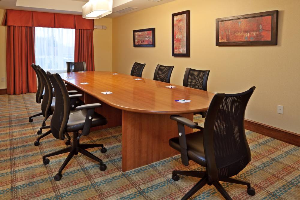 Holiday Inn Exp Stes Airport 10