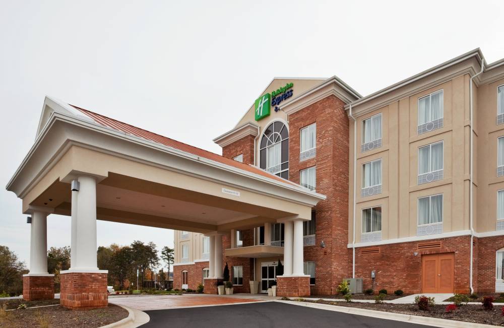 Holiday Inn Exp Stes Airport 9
