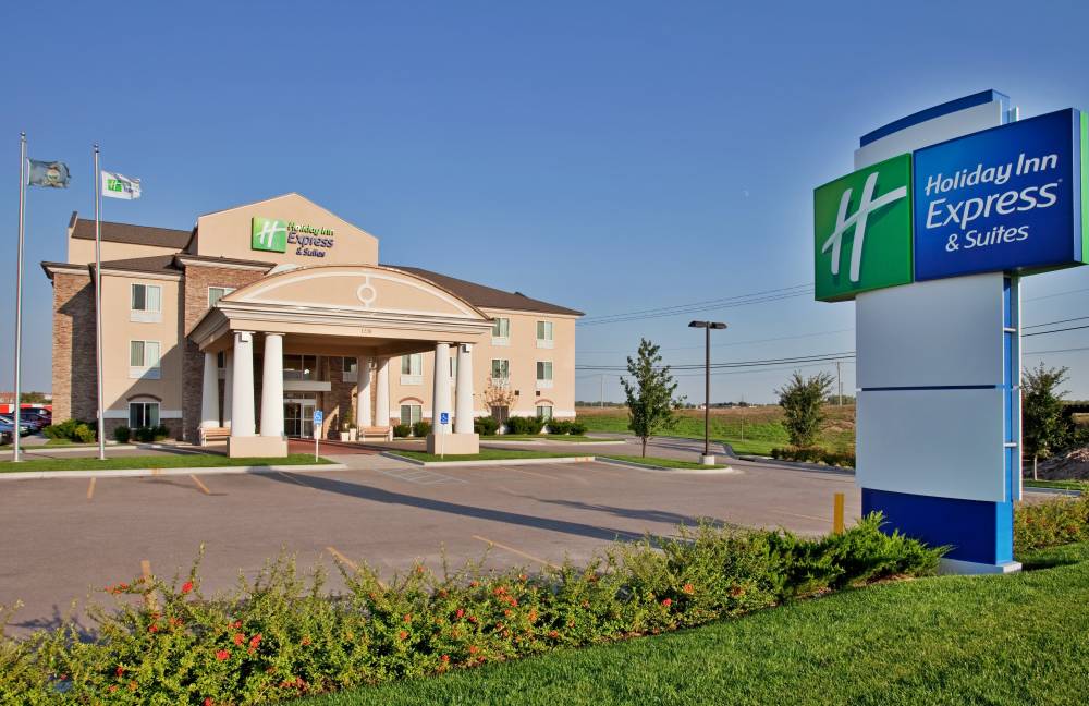 Holiday Inn Exp Stes Airport 3