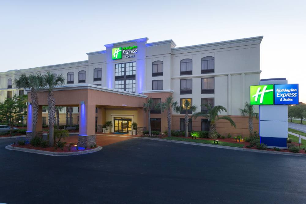 Holiday Inn Exp Stes Airport 3