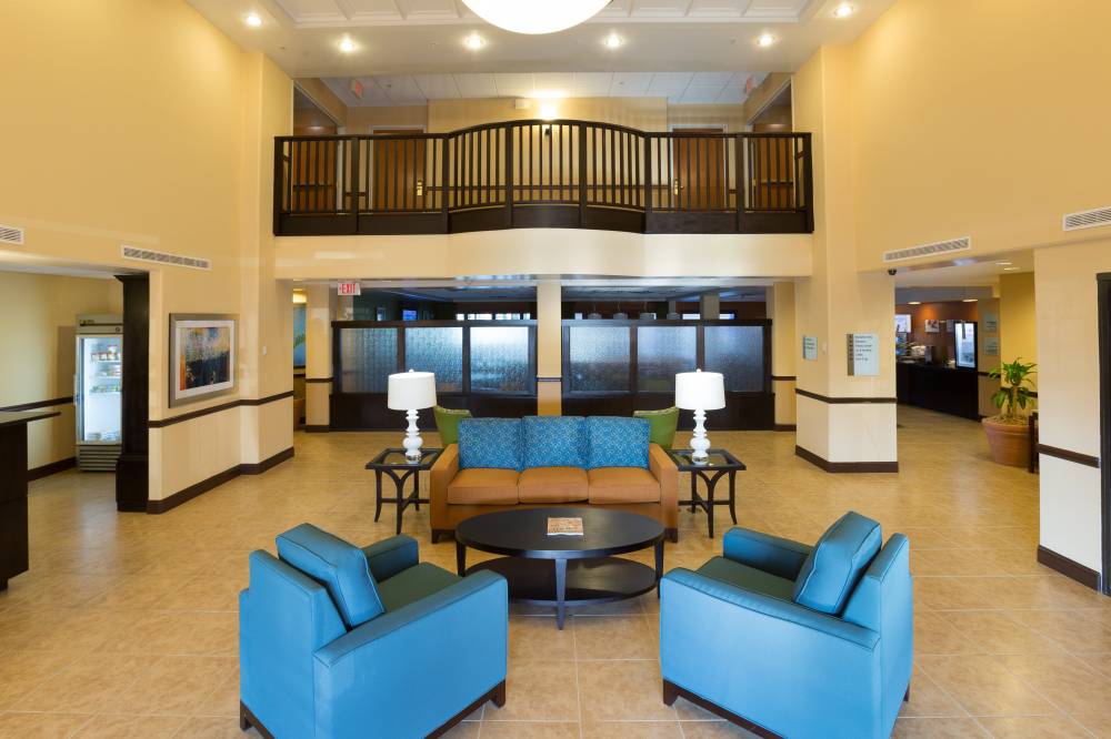 Holiday Inn Exp Stes Airport 8