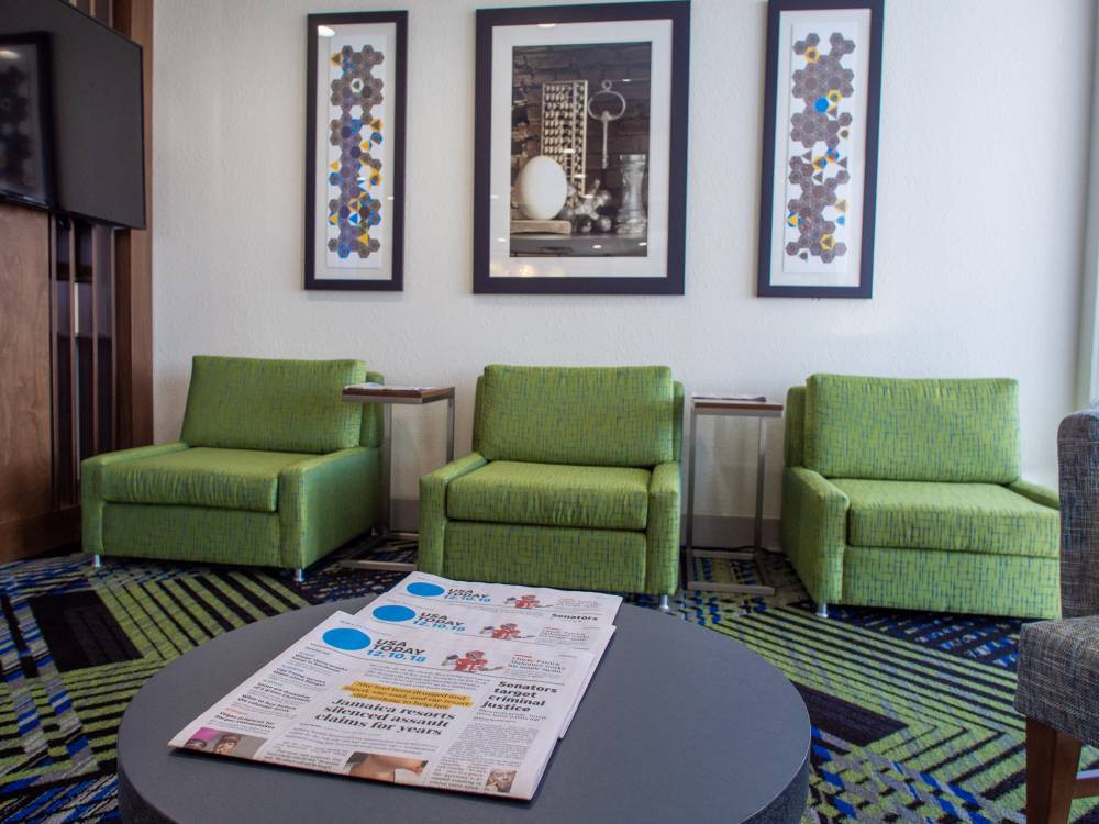 Holiday Inn Exp Stes Airport 9