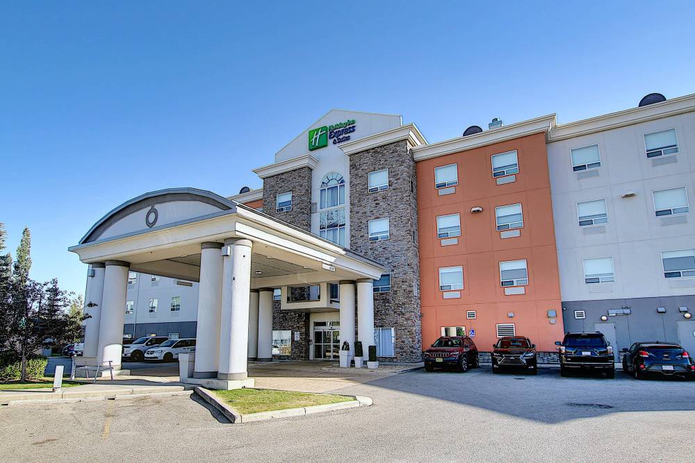 Holiday Inn Exp Stes Airport 5