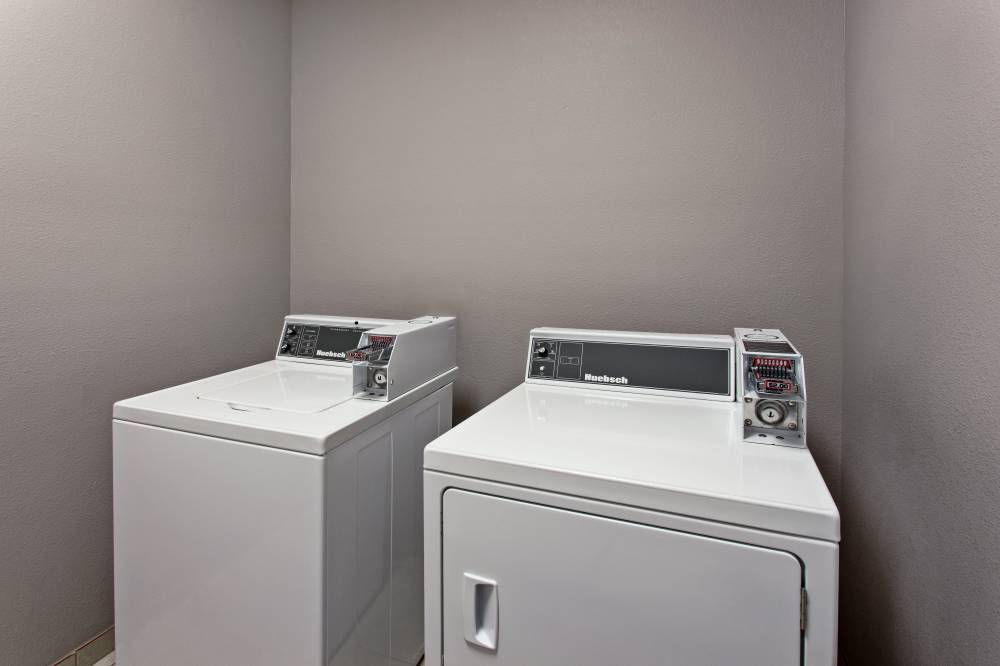 Holiday Inn Exp Stes Anaheim Re 6