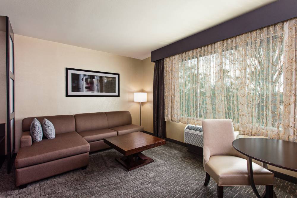 Holiday Inn Exp Stes Anaheim Re 2
