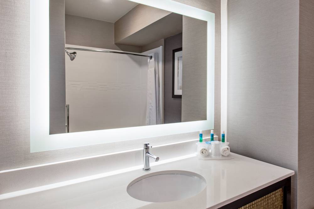 Holiday Inn Exp Stes Anaheim Re 3