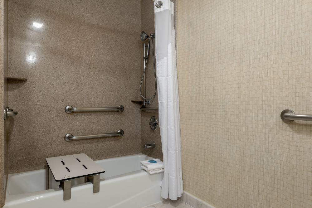 Holiday Inn Exp Stes Apt Hawth 6