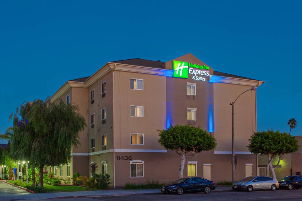 Holiday Inn Exp Stes Apt Hawth 9