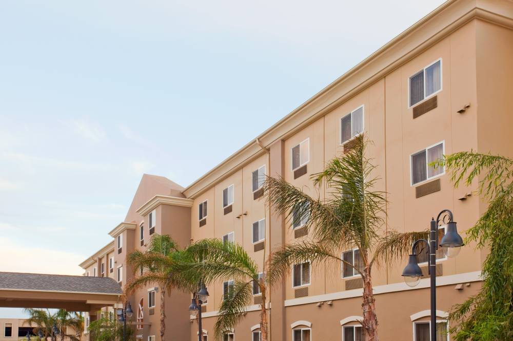 Holiday Inn Exp Stes Apt Hawth 7